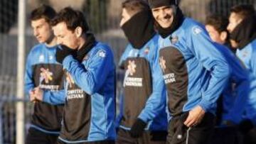 <b>SIN NOTICIAS. </b>Jugadores como Rubén o Juanfran, que terminan contrato, esperan la llamada del club.