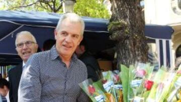 DEBUT CON ROSAS. Javier Aguirre vivió ayer el primer Sant Jordi de su vida en Barcelona.