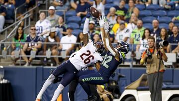 SEATTLE, WASHINGTON - AUGUST 18: BoPete Keyes #26 of the Chicago Bears disrupts the play for an incomplete pass to J.J. Arcega-Whiteside #82 of the Seattle Seahawks in the fourth quarter during the preseason game at Lumen Field on August 18, 2022 in Seattle, Washington.   Steph Chambers/Getty Images/AFP
== FOR NEWSPAPERS, INTERNET, TELCOS & TELEVISION USE ONLY ==