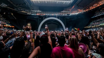 Ambiente previo al concierto de Karol G en el Santiago Bernabéu, a 20 de julio de 2024, en Madrid (España). Karol G llega a España durante cuatro días seguidos: 20, 21, 22 y 23 de julio con su gira ‘Mañana será bonito’, un álbum que triunfó este año en los Latin Grammy con siete galardones, entre ellos el de Álbum del Año, Canción del Año o Grabación del Año.
21 JULIO 2024;AMBIENTE;CONCIERTO;CONCIERTO;KAROL G;MÚSICA;FANS;MAREA ROSA;COLOMBIA
Ricardo Rubio / Europa Press
20/07/2024