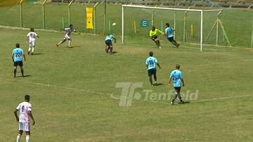 ¡Es la mejor del año! Triple atajada espectacular en Uruguay