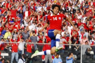 Futbol, Chile vs Colombia. 
Eliminatorias a Brasil 2014. 
El jugador de Chile Matias Fernandez  celebra su gol contra Colombia durante el partido jugado por las eliminatorias a Brasil 2014 jugado en el estadio Monumental.
Santiago, Chile. 