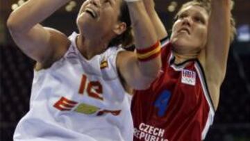 <b>ESPAÑA 74 - R. CHECA 55.</b> Las españolas han tomado el buen camino en la competición y ya sueñan con las mejores plazas del grupo.