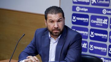 03/08/20
ESTADIO HELIODORO RGUEZ LOPEZ
PRESENTACION DEL NUEVO ENTRENADOR DEL CD TENERIFE
JUAN CARLOS  CORDERO DIRECTOR DEPORTIVO 