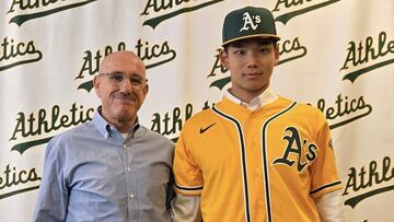 Los Athletics firmaron al jugador de dos vías directo de una preparatoria japonesa a cambio de 1.5 millones de dólares del bonus internacional.
