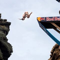 Red Bull Cliff Diving llega hasta el Pigeon Rocks en el Líbano
