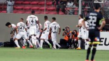 Colo Colo paga caro sus errores y cae goleado ante el Mineiro