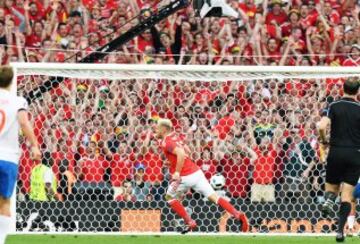 1-0. Aaron Ramsey celebró el primer tanto.