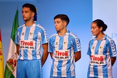 La camiseta es un homenaje al Málaga del mítico Juanito y está inspirada en la de la temporada 1988-89, en la que el de Fuengirola jugó.