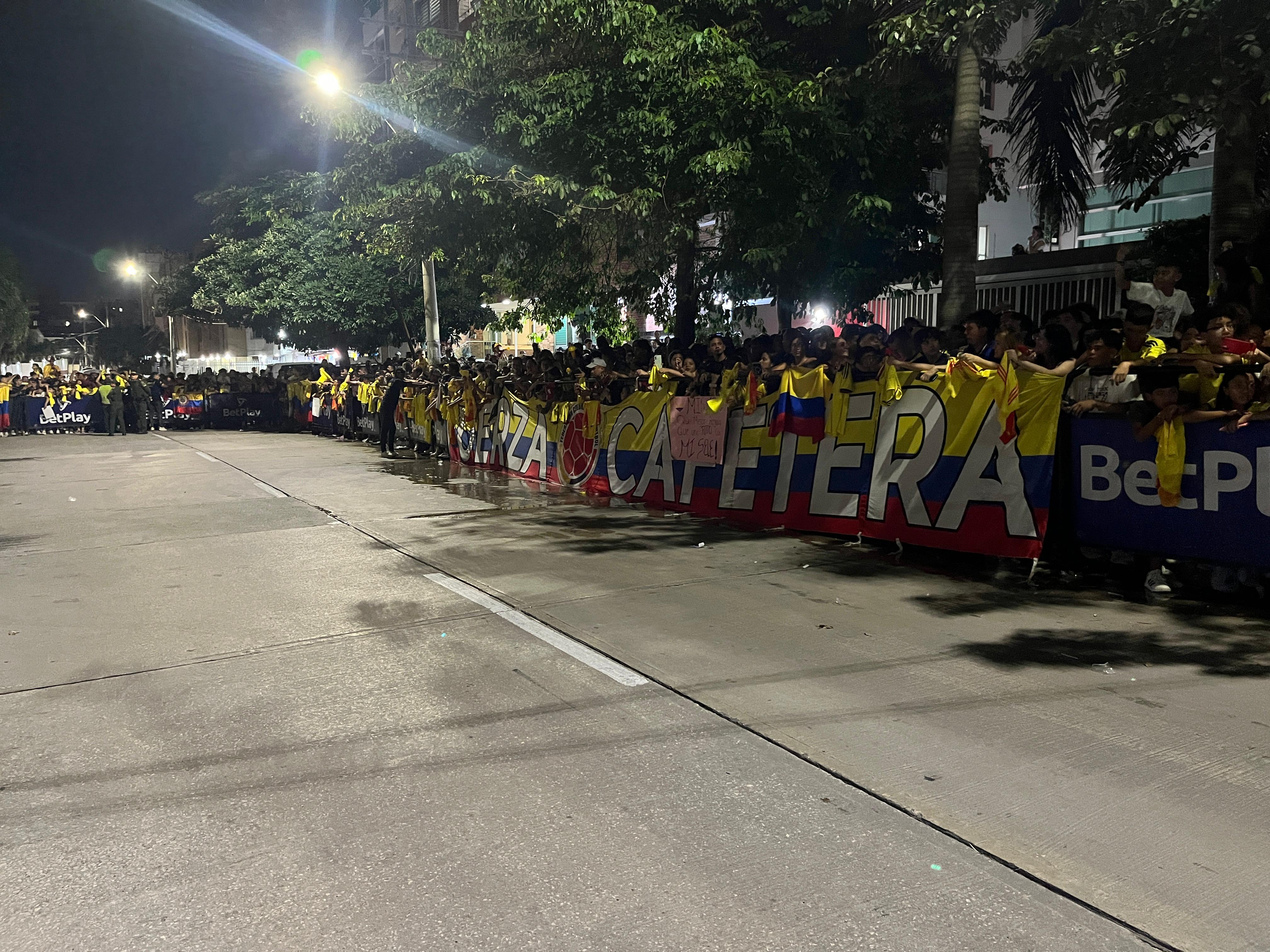 Banderazo al corazón: Apoyo a la Selección previo a Chile