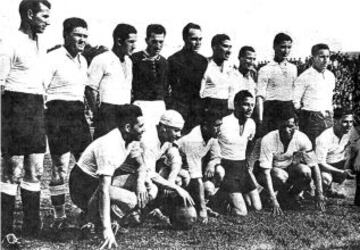 Brilló con Magallanes en la década del '30, al conquistar el tricampeonato entre 1933 y 1935 bajo su doble rol. Luego lo hizo con Colo Colo en 1937 (en la foto).