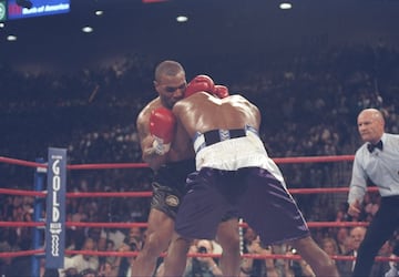 Uno de los momentos que marcó la carrera de Tyson ocurrió el 28 de junio de 1997 en la revancha ante Holyfield, quien recibió un mordisco en la oreja por parte de Mike. 