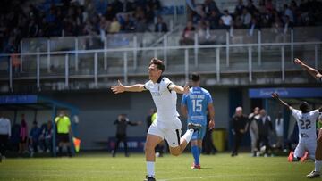 Víctor Corral celebra su gol del ascenso en Fuenlabrada.