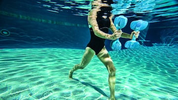 El CrossFit en el agua es un paso en los ejercicios de alta intensidad.