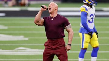 En 2020 Dwayne Johnson adquirió la XFL, previamente en propiedad de Vince McMahon, dueño de WWE; se espera que para 2023 la liga tenga su primera campaña.