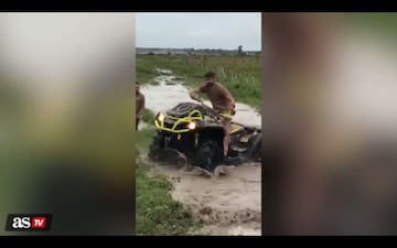 Presumía hace solo unos días de su destreza conduciendo un quad por un barrizal. El hispano-brasileño casi vuelca en varias ocasiones