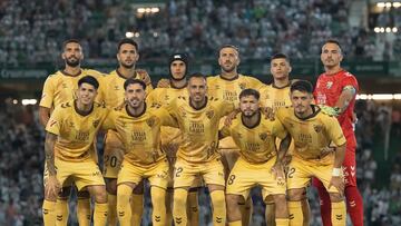 Alineación del Málaga CF ante el Córdoba CF en El Arcángel. Liga Hypermotion. Temporada 2024-25.