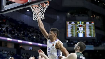 Walter Tavares realiza un mate ante el Unics Kaz&aacute;n.