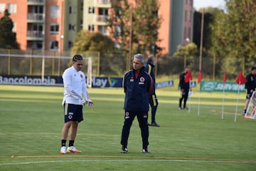 Con jugadores del FPC y Juan Fernando Quintero, Colombia inició su preparación para la triple fecha de Eliminatorias. El equipo de Reinaldo Rueda viajará este sábado a Bolivia.