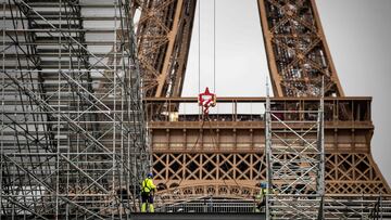Los Juegos Olímpicos de 2024 están a la vuelta de la esquina. Se llevarán a cabo entre el 26 de julio y el 11 de agosto de 2024 en la ciudad de París. Por ello, el monumento más famoso de la capital francesa se prepara para la ocasión: la Torre Eiffel se pintará de un brillante color dorado-marrón para atraer todas las miradas de los visitantes.