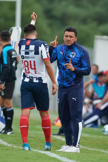 Exjugador de Guaraní Antonio Franco, Deportivo Español, Monterrey, Atlas, América y Santos Laguna. Campeón con las Águilas en el Verano 2002.