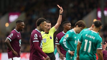 Soccer Football - Premier League - Burnley v Liverpool - Turf Moor, Burnley, Britain - September 14, 2025 Burnley's Lesley Ugochukwu is shown a red card by referee Michael Oliver REUTERS/Scott Heppell EDITORIAL USE ONLY. NO USE WITH UNAUTHORIZED AUDIO, VIDEO, DATA, FIXTURE LISTS, CLUB/LEAGUE LOGOS OR 'LIVE' SERVICES. ONLINE IN-MATCH USE LIMITED TO 120 IMAGES, NO VIDEO EMULATION. NO USE IN BETTING, GAMES OR SINGLE CLUB/LEAGUE/PLAYER PUBLICATIONS. PLEASE CONTACT YOUR ACCOUNT REPRESENTATIVE FOR FURTHER DETAILS..