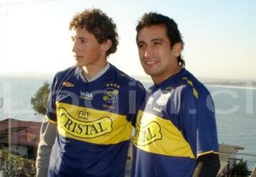 El 3 de diciembre del 1995, Rodolfo Moya anotó su primer gol en Primera. Fue en el 3-2 de Everton sobre Colo Colo, cuando tenía 16 años y 129 días.