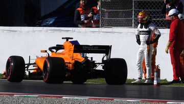 Stoffel Vandoorne despu&eacute;s de quedarse parado con el McLaren en Montmel&oacute;.