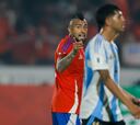 Herrera se acuerda de Vidal en medio de la eliminación de Chile y las redes estallan