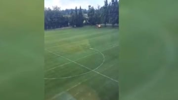 Zlatan Ibrahimovic arrives at AC Milan training by helicopter: "The president is coming"