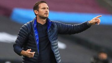 FILE PHOTO: Soccer Football - Premier League - West Ham United v Chelsea - London Stadium, London, Britain - July 1, 2020 Chelsea manager Frank Lampard reacts, as play resumes behind closed doors following the outbreak of the coronavirus disease (COVID-19