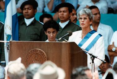 Una vez terminada la revolución Sandinista en Nicaragua, Violeta Chamorro lideró la Unión Nacional Opositora y alcanzó la presidencia del país, en la que estuvo seis años como gobernadora. Se caracterizó por su línea política proestadounidense como contraposición al movimiento sandinista.