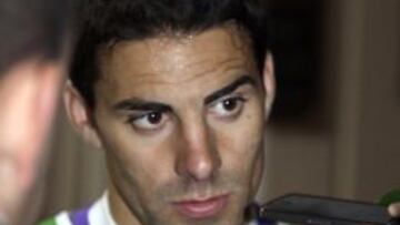 El centrocampista del Valladolid atiende a los medios.