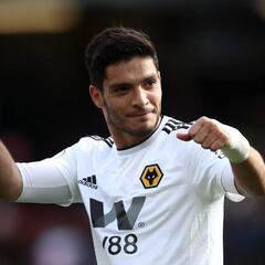 Aficionados del Wolverhampton le cantan a Raúl Jiménez
