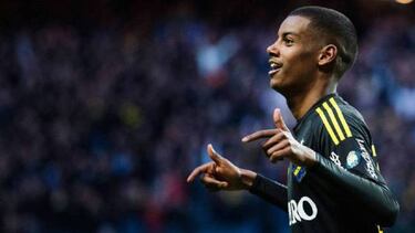 Marco Reus urged to stay at Dortmund despite reservations