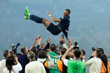 Mbappé en el cielo del Estadio Pierre-Mauroy.