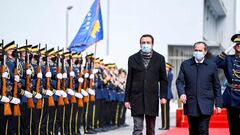 Newly elected Prime Minister of Kosovo Albin Kurti (C) flanked by outgoing Prime Minister Avdullah Hoti review Kosovo&#039;s honor guard during a handover ceremony in Pristina on March 23, 2021. - Kosovo parliament elected a new government led by the anti