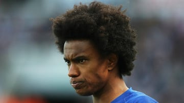 Sarri seeking talks with Willian over delayed Chelsea return