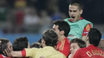 La prensa local y regional de España destaca la actuación de Casillas, recuerda el final del maleficio y los históricos datos de audiencia que arrojó el partido.