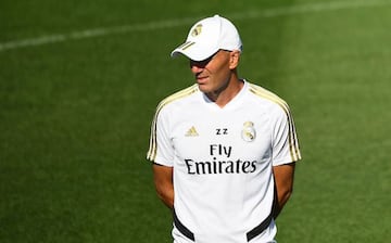 Real Madrid's French coach Zinedine Zidane attends a training session at the Ciudad Real Madrid training ground in Valdebebas near Madrid