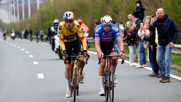 Van der Poel y Van Aert, en el Tour de Flandes.