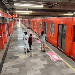 Joven se hace viral por viajar entre vagones del Metro CDMX: esta es la multa que podría pagar