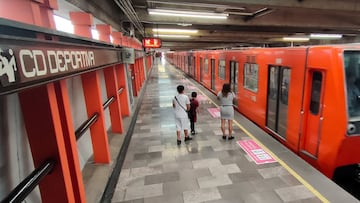 Joven se hace viral por viajar entre vagones del Metro CDMX: esta es la multa que podría pagar
