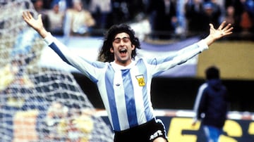 'El Matador' fue la gran figura del campeonato argentino en 1978. Anotó seis tantos, incluidos dos en la final, y se consagró como el máximo realizador y el mejor jugador del torneo. También jugó en Alemania '74 y España '82.