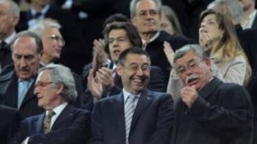 Bartomeu, sonriente, en el palco del Camp Nou.