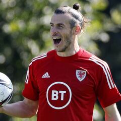 “Football is fickle”: Gareth Bale speaks on breaking records, biennial World Cup & Ronaldo’s return