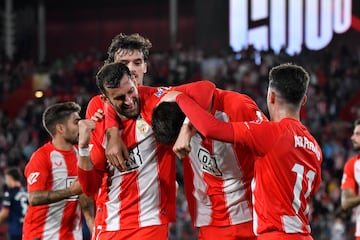 Celebrando un gol al Deportivo.