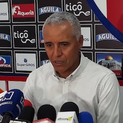 Junior presenta a Alexis Mendoza como su nuevo técnico