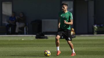 El Almería cierra su plantilla con el colombiano Narváez