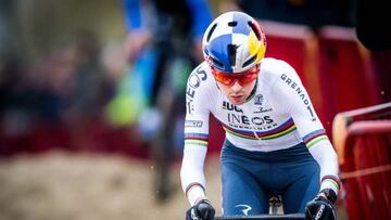 British Thomas Tom Pidcock pictured in action during the men's race of the World Cup cyclocross cycling event in Antwerp on Sunday 04 December 2022, stage 8 (out of 14) of the UCI World Cup competition. BELGA PHOTO JASPER JACOBS (Photo by JASPER JACOBS / BELGA MAG / Belga via AFP) (Photo by JASPER JACOBS/BELGA MAG/AFP via Getty Images)